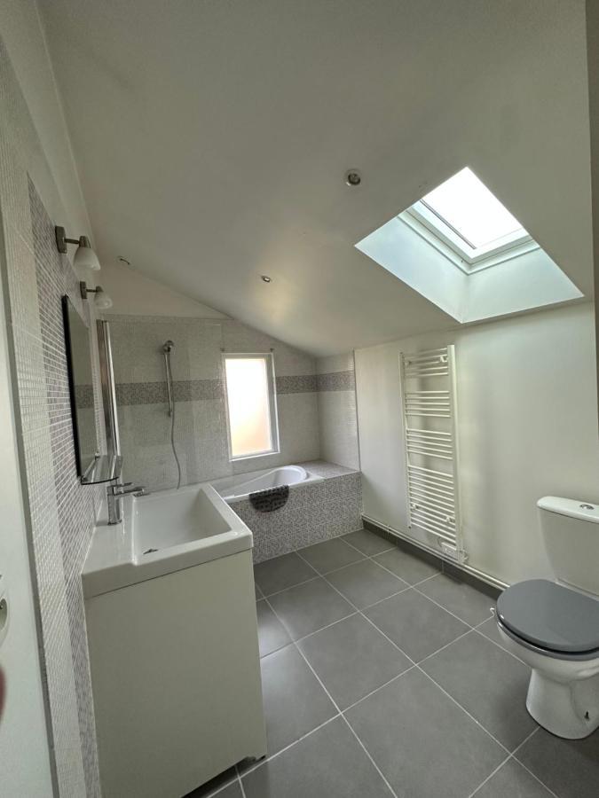 La Maison Des Declos Avec Parking Prive Bayeux Bagian luar foto